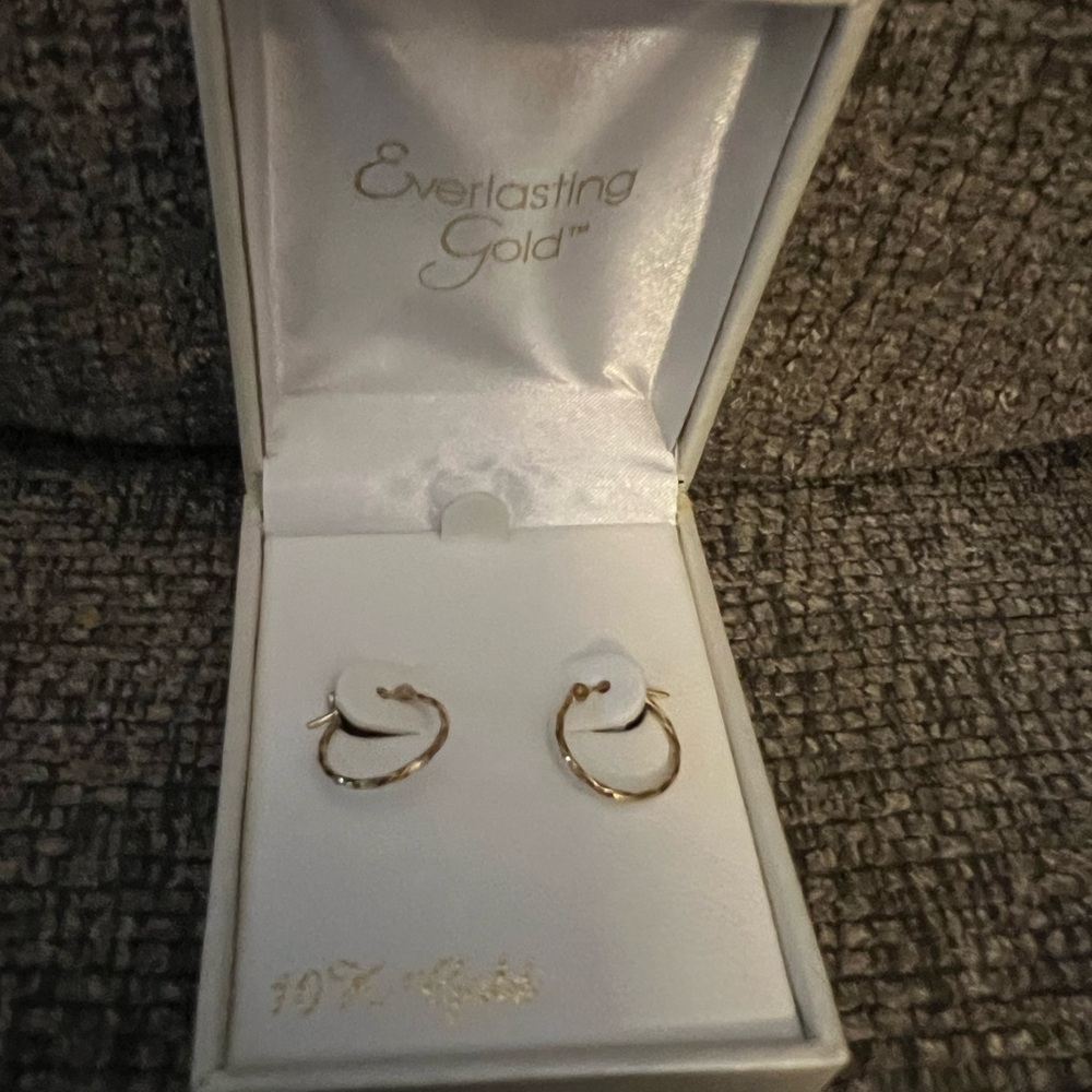 10 KT Gold Hoop Earrings Classic Design